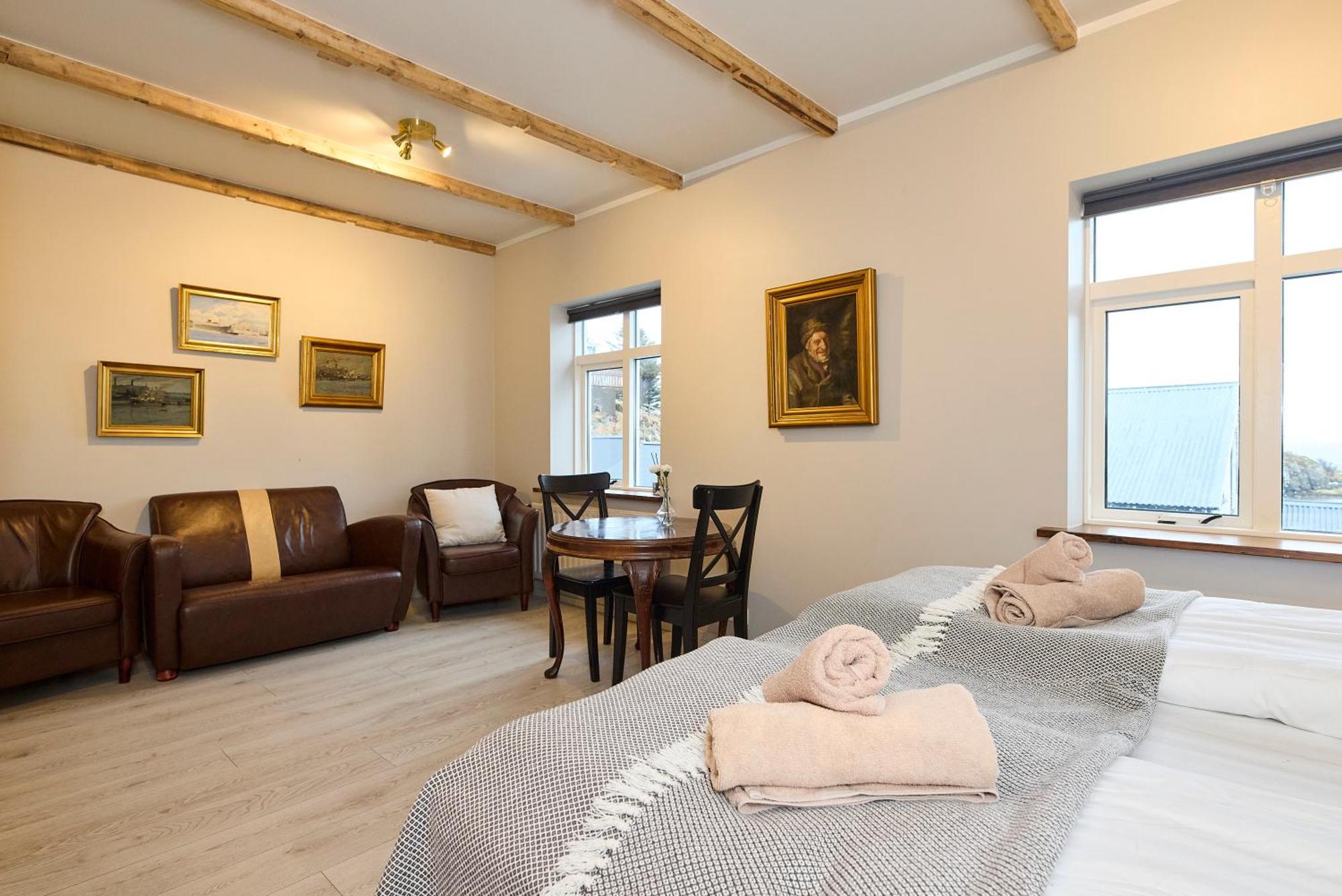 Englendingavik Homestay Borgarnes Bagian luar foto