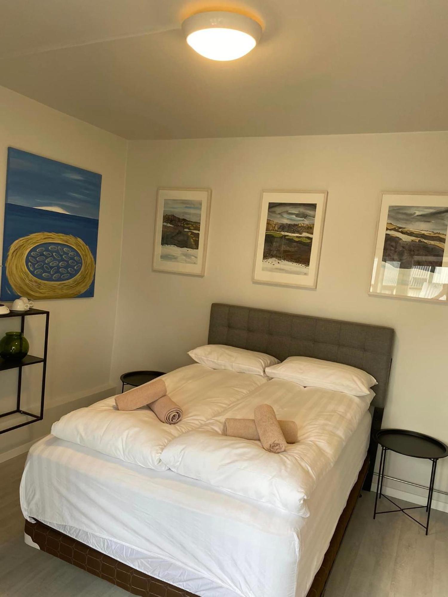 Englendingavik Homestay Borgarnes Bagian luar foto